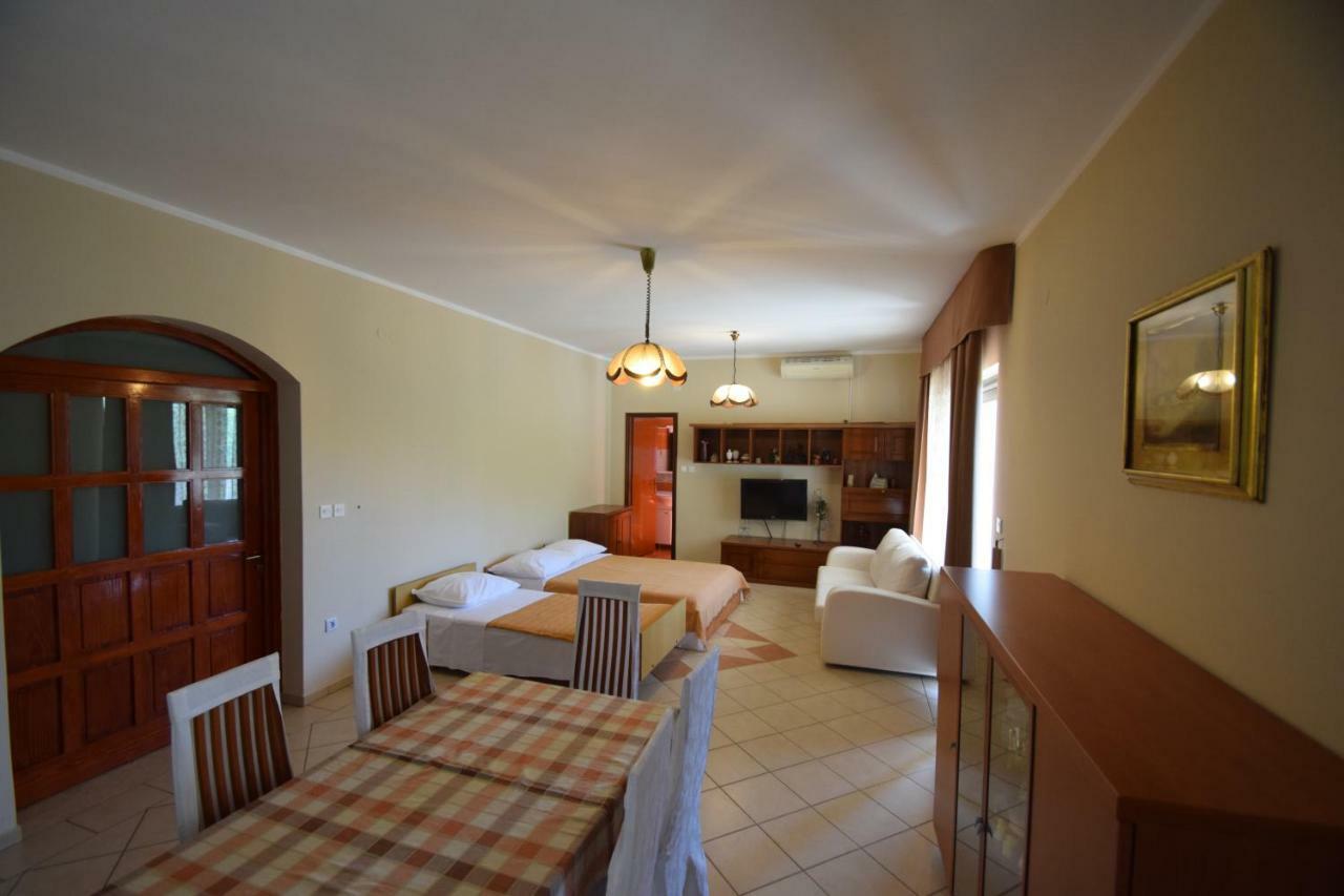 Apartments Nina Stari Grad Kültér fotó
