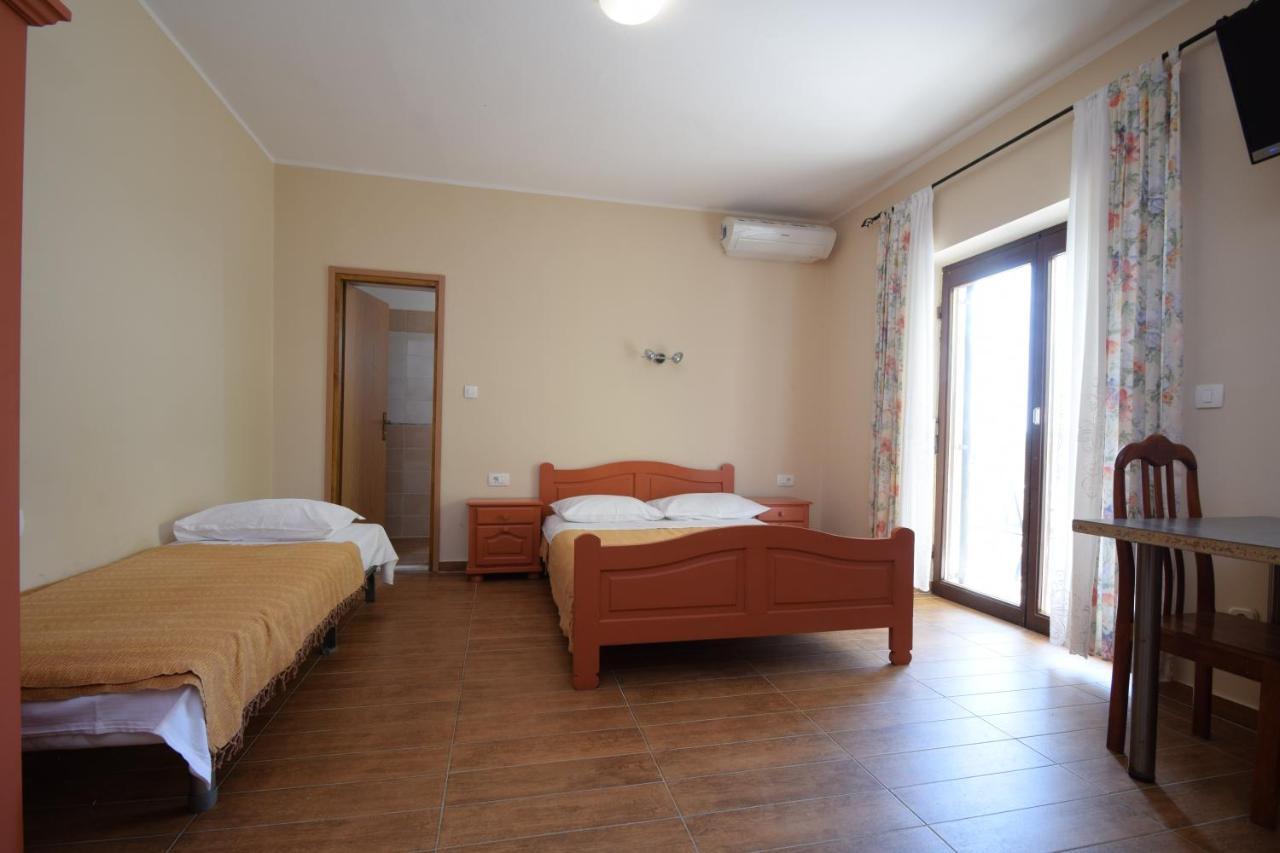 Apartments Nina Stari Grad Kültér fotó